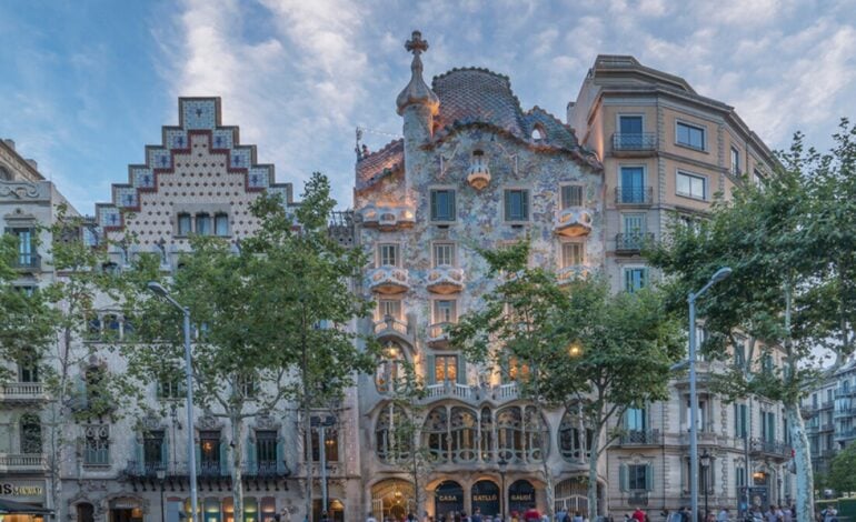  Casa Batlló: A Journey Through Gaudí’s Iconic Building’s History and Interior Design