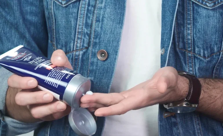 Verbessern Sie Ihre Hautpflege: Kiehl’s Must-Haves für die Gesundheit der Männerhaut