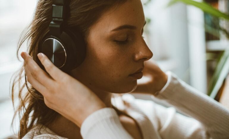  Top 5 Immersive Audiobooks for Your Next Long Commute